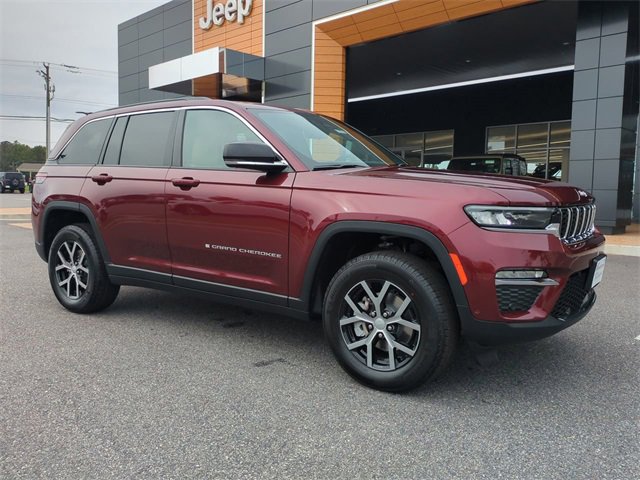 New 2025 Jeep Grand Cherokee Limited w/ Luxury Tech Group II image 2