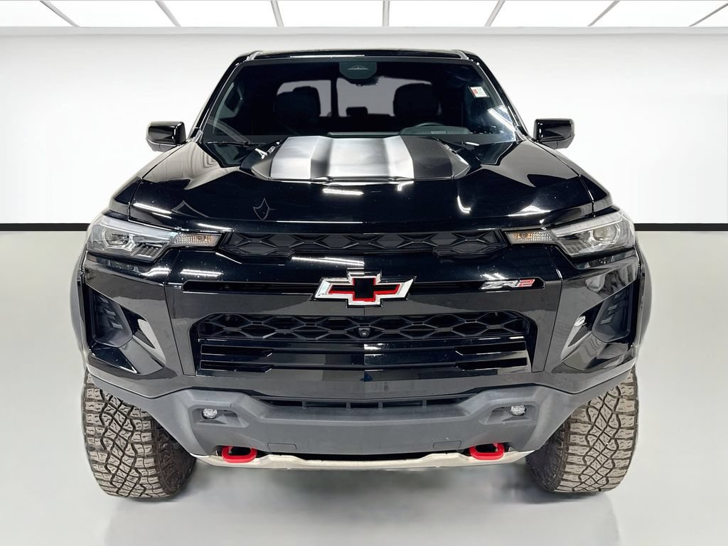 Used 2025 Chevrolet Colorado ZR2 w/ Technology Package AWD/4WD image 2
