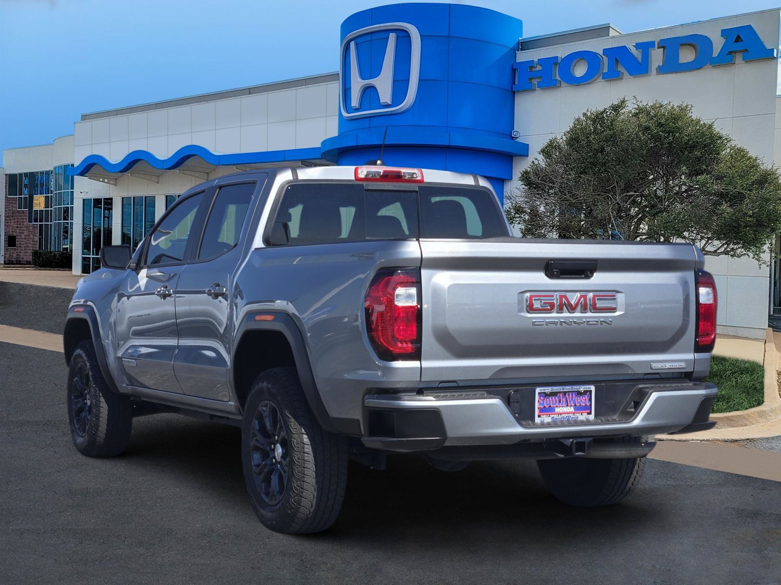 Used 2024 GMC Canyon Elevation w/ Convenience Package RWD image 4