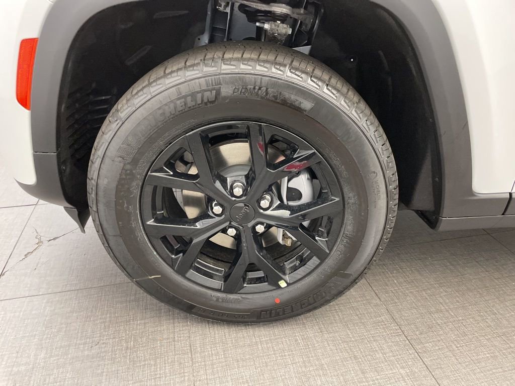 New 2026 Jeep Grand Cherokee Altitude image 8