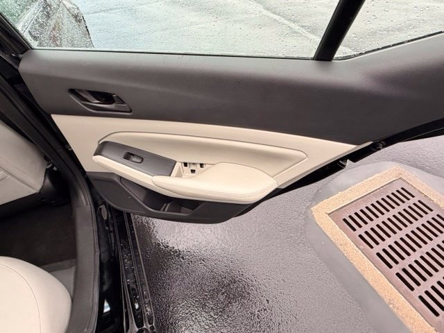Used 2025 Nissan Altima 2.5 SV FWD image 19