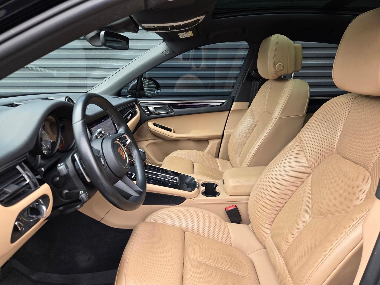 Certified 2024 Porsche Macan S AWD/4WD image 27
