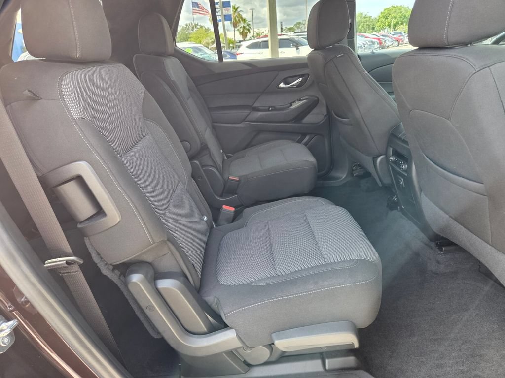Used 2023 Chevrolet Traverse LT FWD image 16