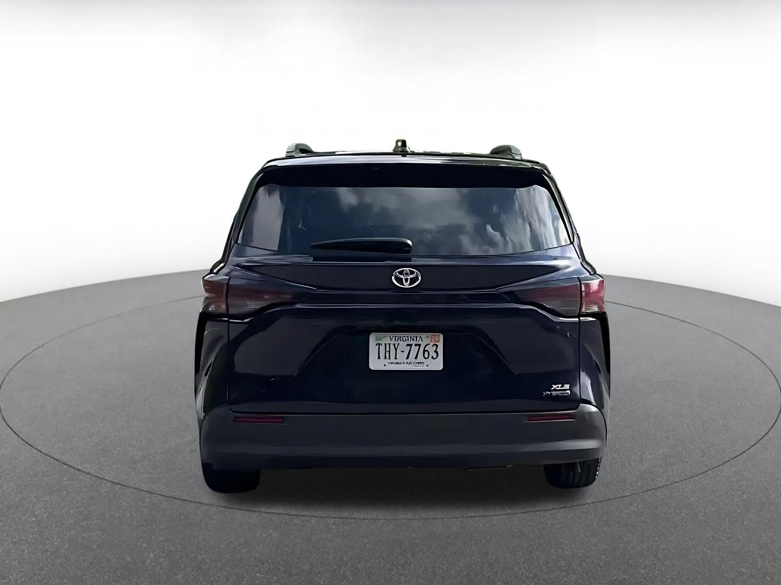 Used 2024 Toyota Sienna XLE FWD image 12