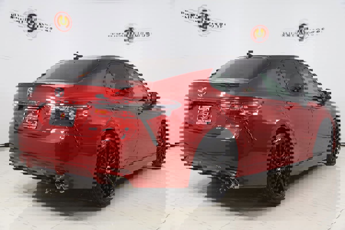 Used 2021 Toyota Camry XSE FWD image 3