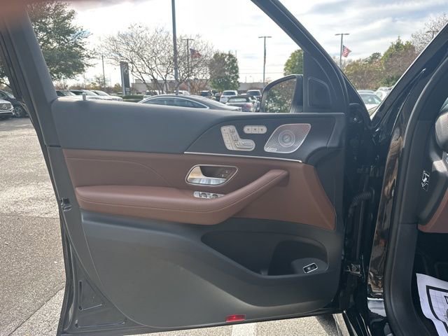 Used 2025 Mercedes-Benz GLS 450 4MATIC image 18