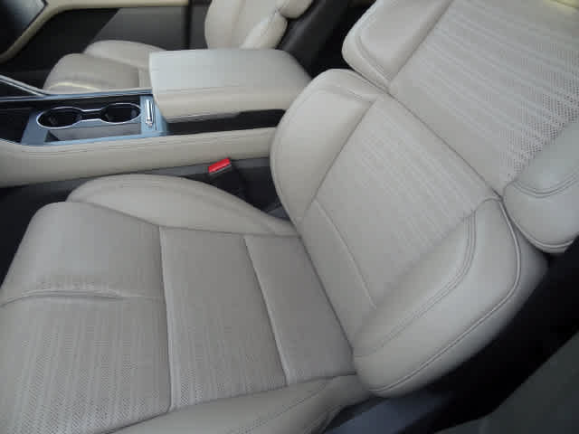 Used 2025 Lincoln Nautilus Reserve AWD/4WD image 9