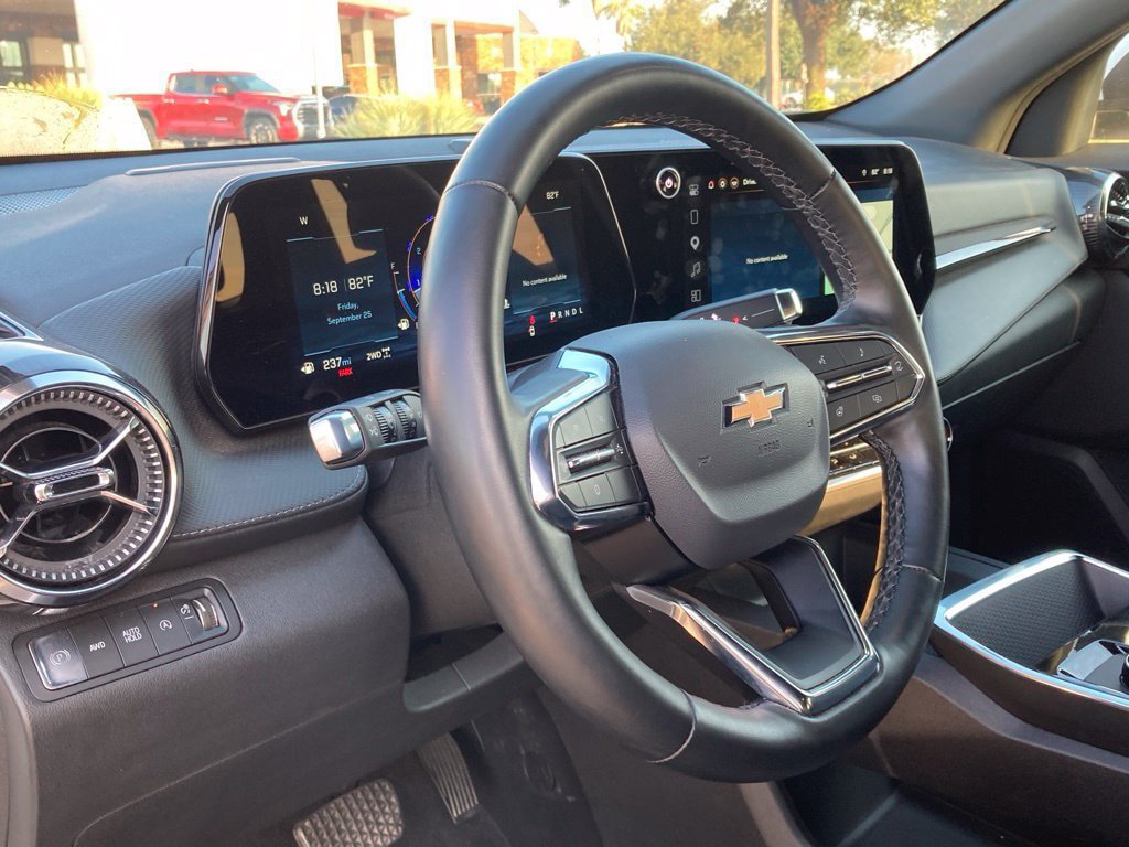 Used 2026 Chevrolet Equinox LT AWD/4WD image 7