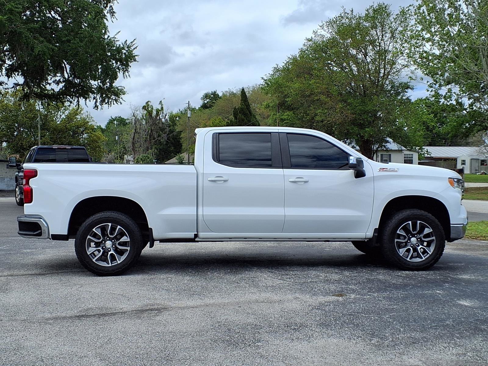 Used 2022 Chevrolet Silverado 1500 LT image 3
