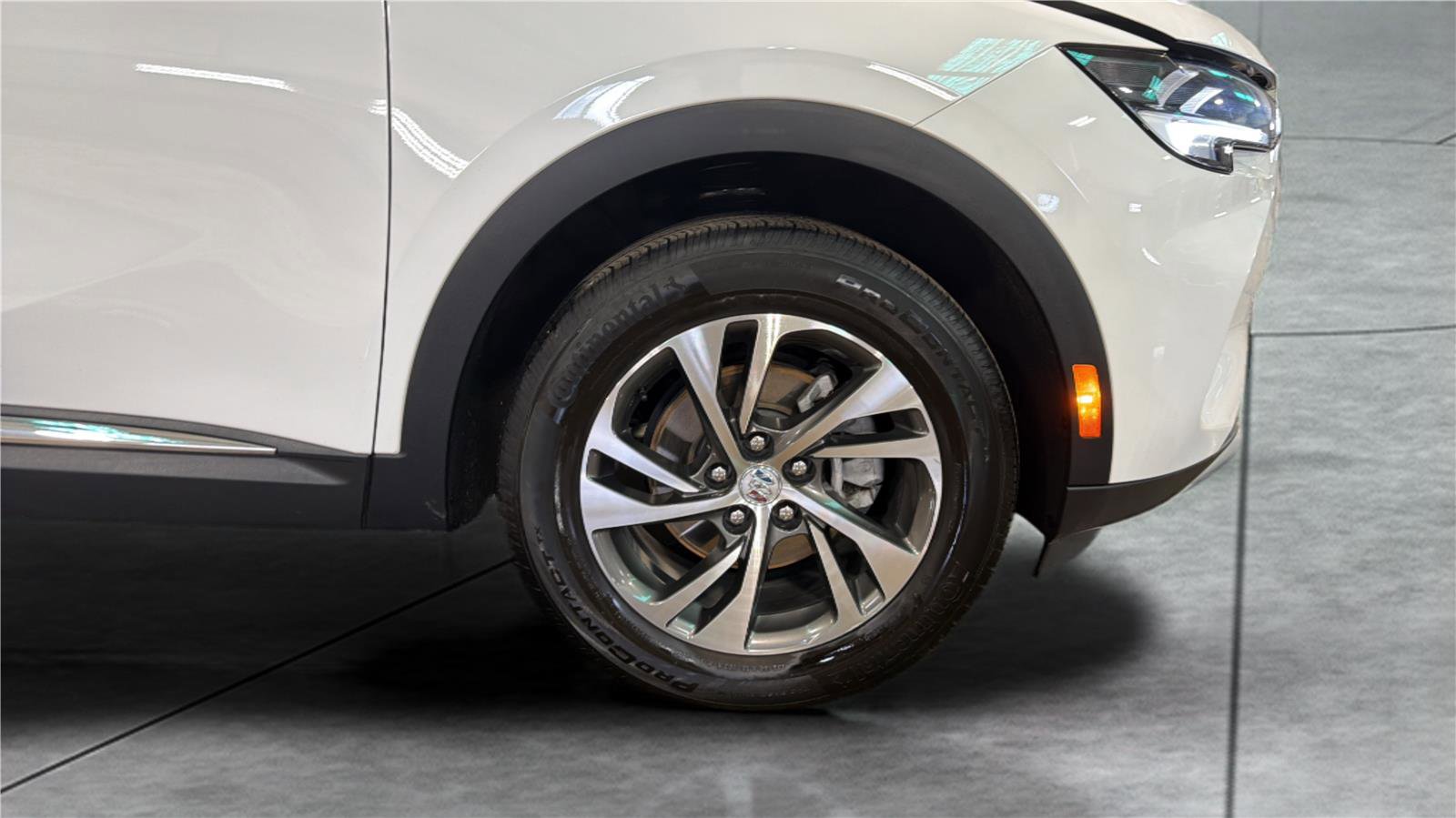Used 2023 Buick Envision Essence image 24