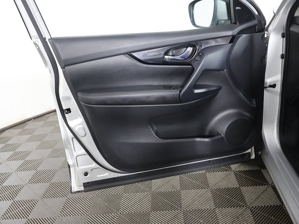 Used 2022 Nissan Rogue Sport SV image 20