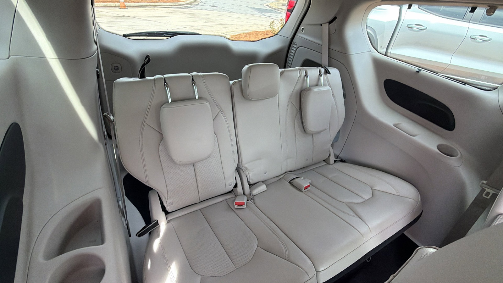 Used 2018 Chrysler Pacifica Touring-L w/ Tire & Wheel Group image 21