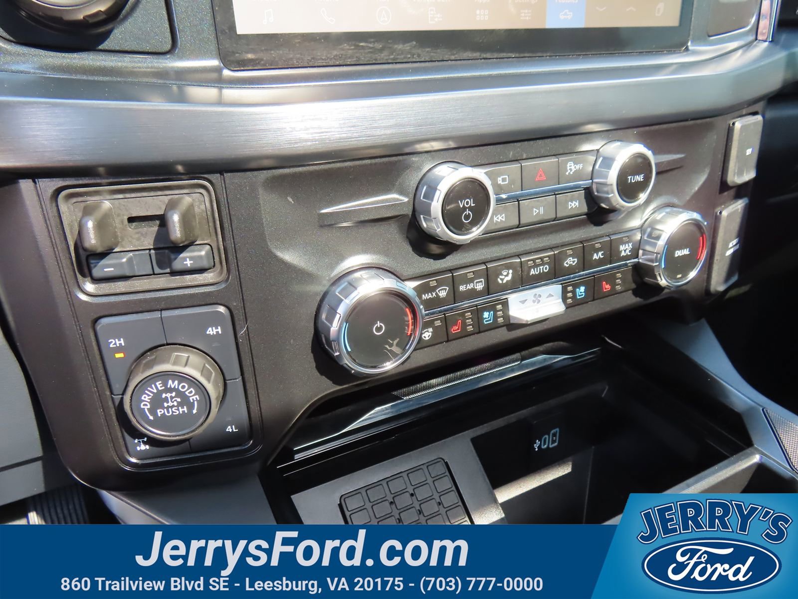 Used 2026 Ford F250 Lariat w/ Tremor Off-Road Package AWD/4WD image 32