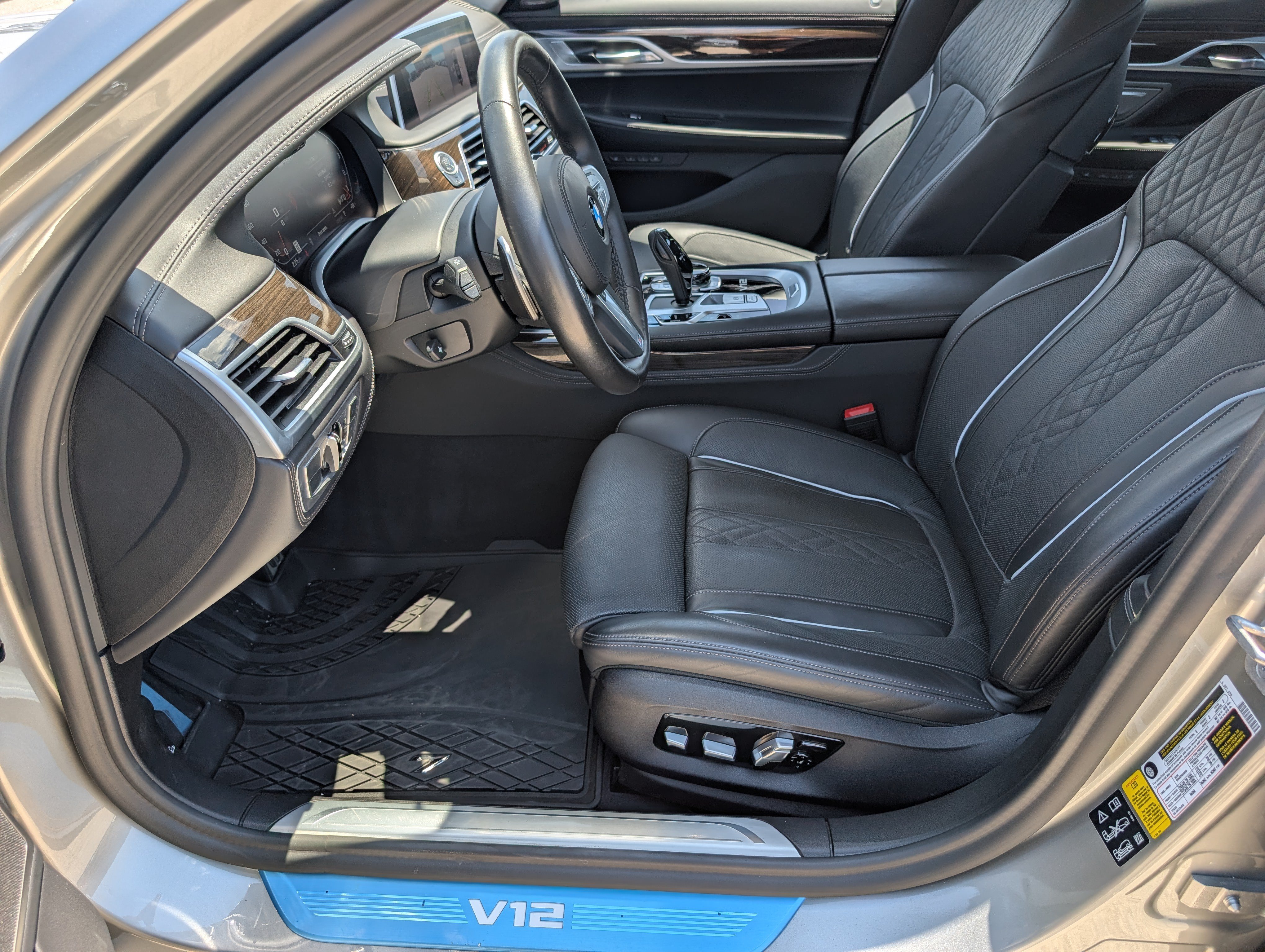 Used 2022 BMW M760i xDrive w/ Luxury Rear Seating Package AWD/4WD image 9
