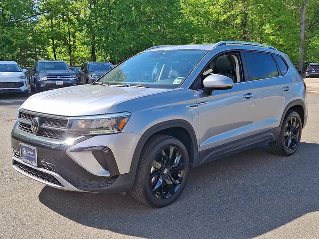 Certified 2023 Volkswagen Taos SE w/ Panoramic Sunroof Package AWD/4WD image 5