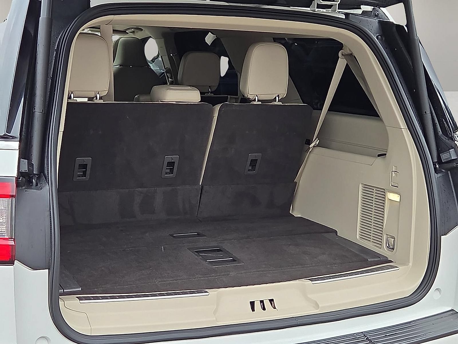 Used 2021 Lincoln Navigator L Reserve w/ Luxury Package AWD/4WD image 8