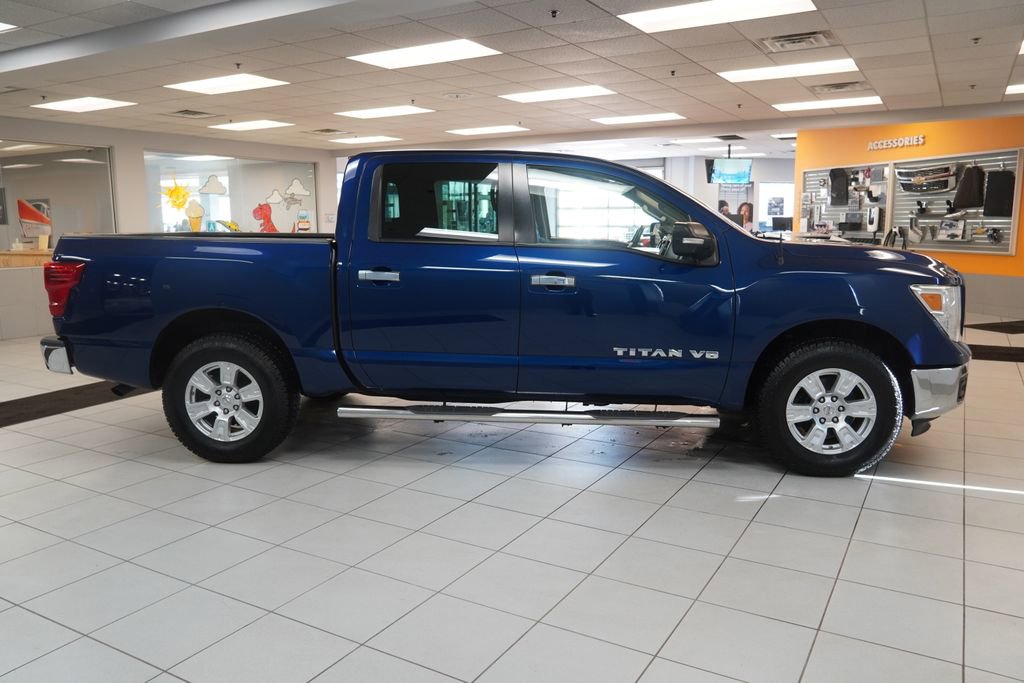 Used 2019 Nissan Titan SV AWD/4WD image 7