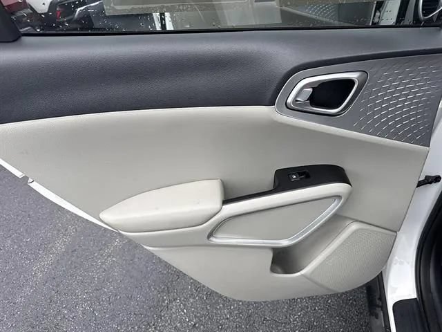 Used 2021 Kia Soul LX FWD image 13