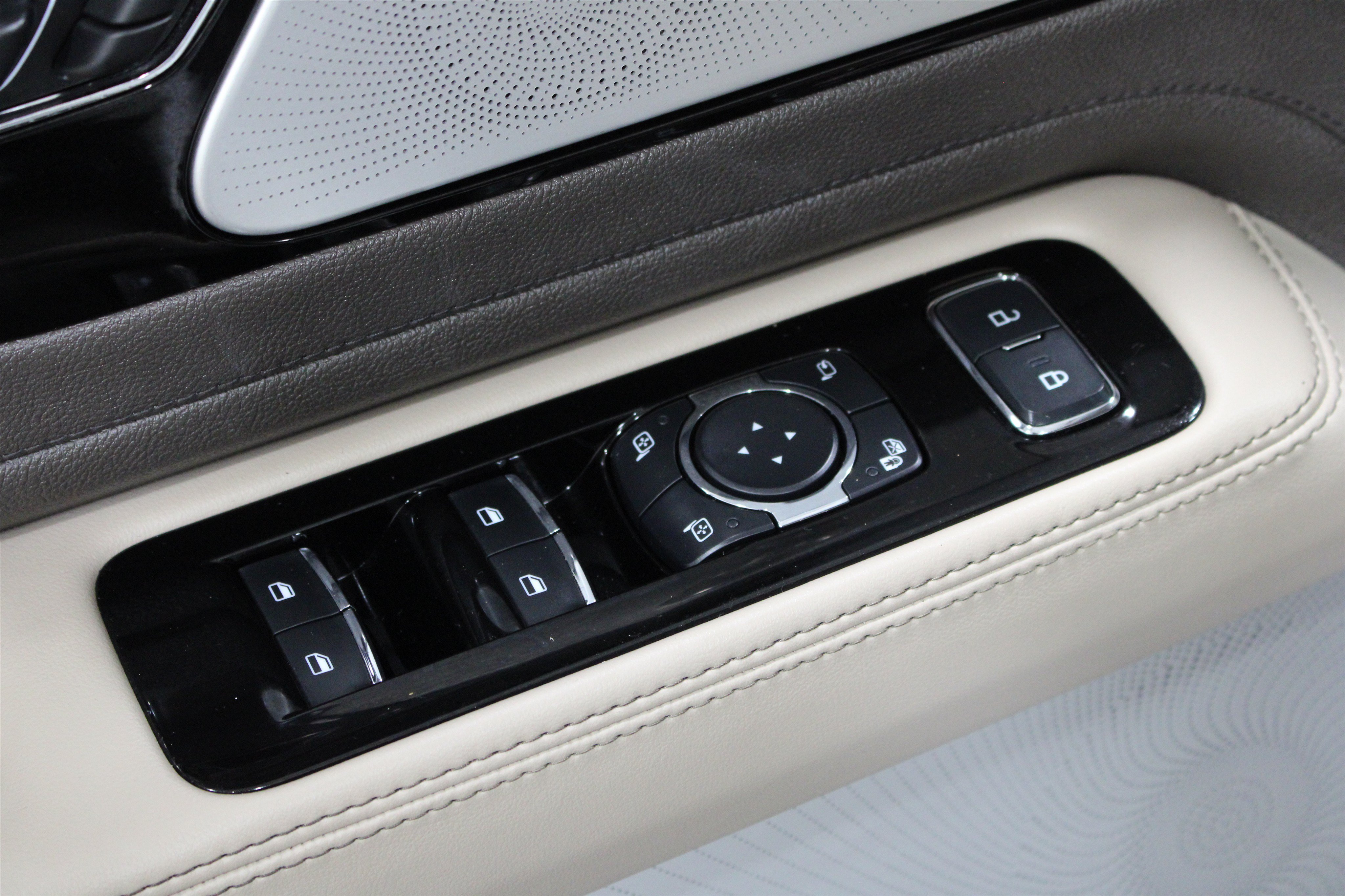 Used 2023 Lincoln Aviator Reserve w/ Equipment Group 201A AWD/4WD image 7