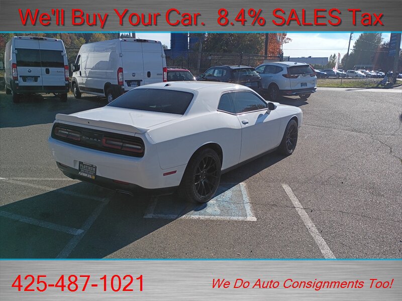 Used 2019 Dodge Challenger SXT RWD image 6