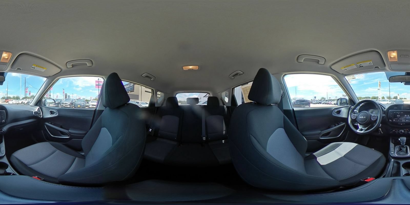 Used 2025 Kia Soul LX w/ LX Technology Package FWD image 35