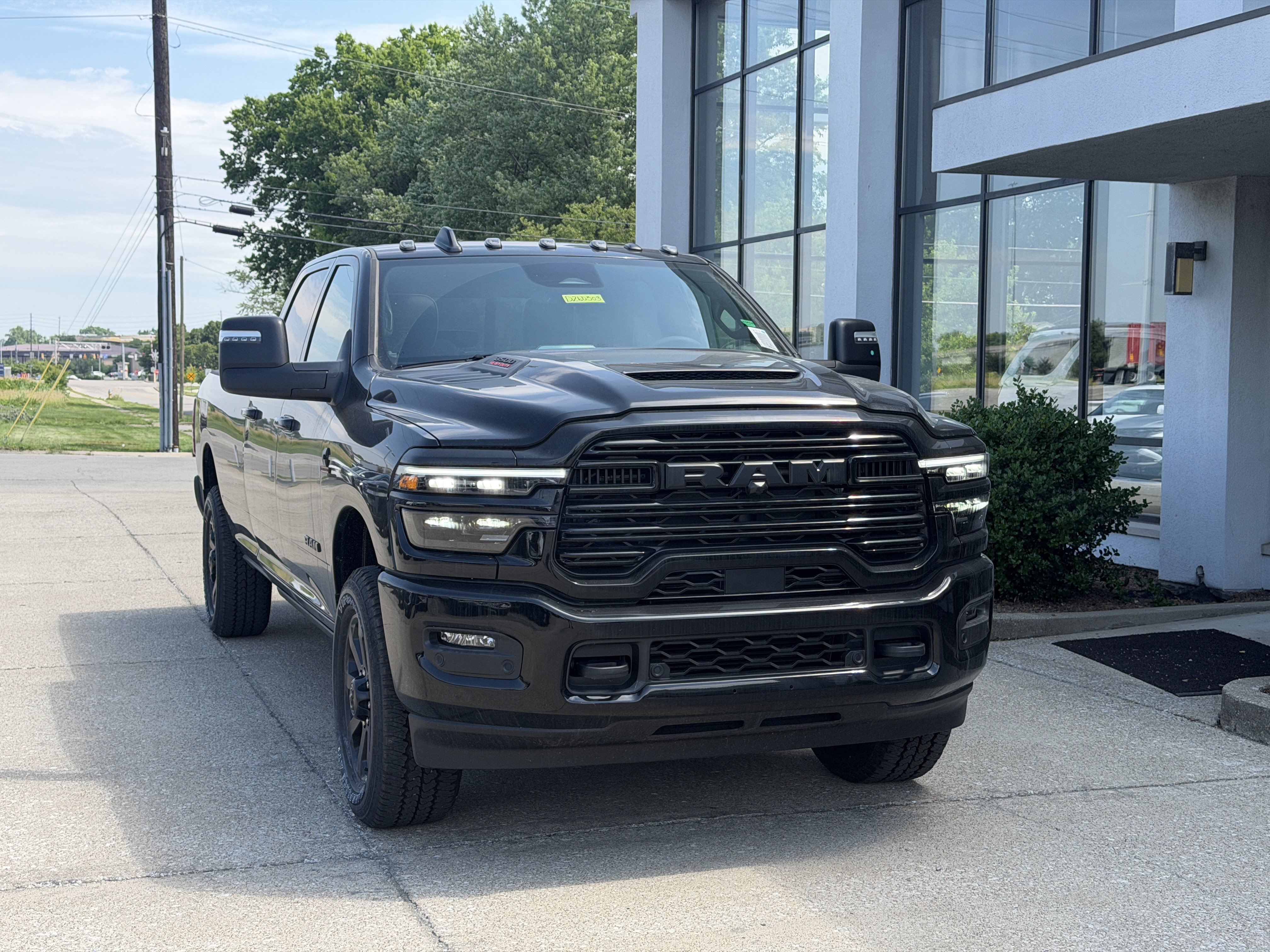New 2026 RAM 3500 Laramie AWD/4WD image 18
