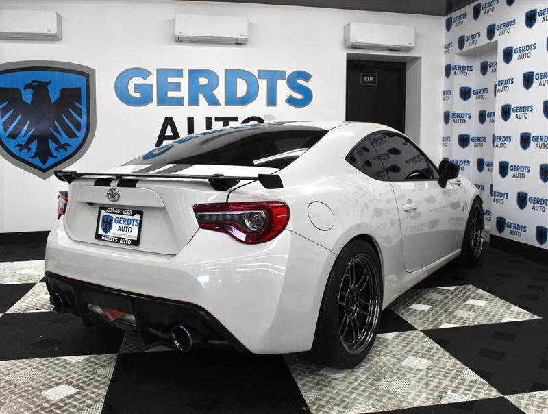 Used 2017 Toyota 86 860 Special Edition RWD image 4