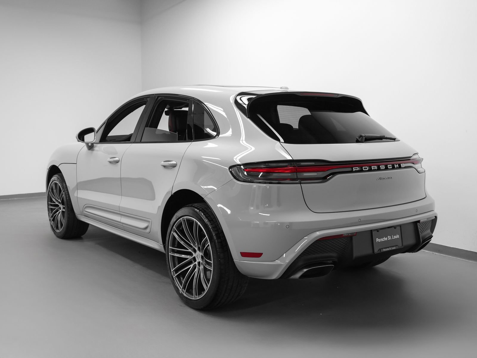 New 2026 Porsche Macan image 3