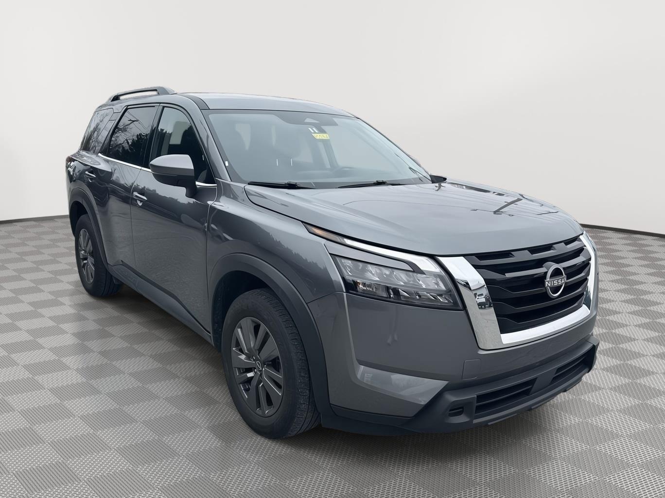 Used 2025 Nissan Pathfinder SV image 7