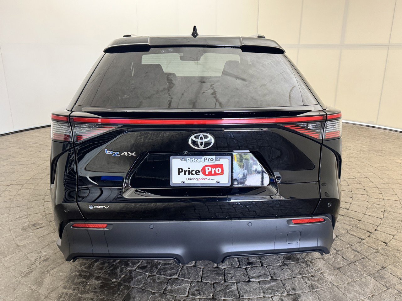 Used 2024 Toyota bZ4X XLE image 5