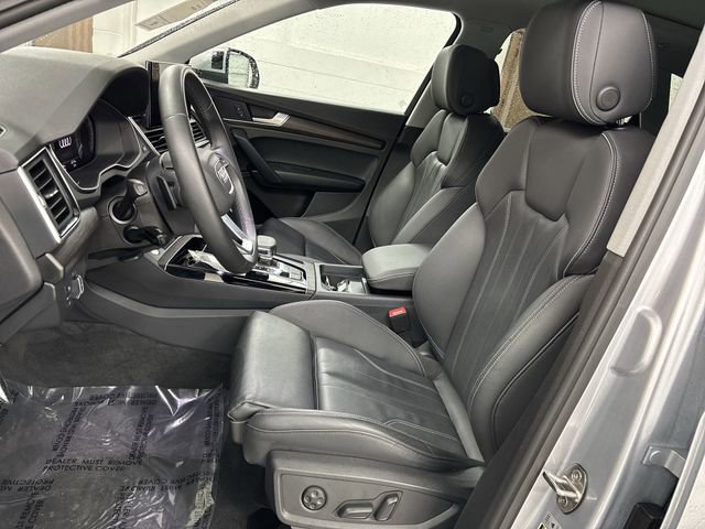 Used 2024 Audi Q5 e Premium w/ Convenience Package image 3