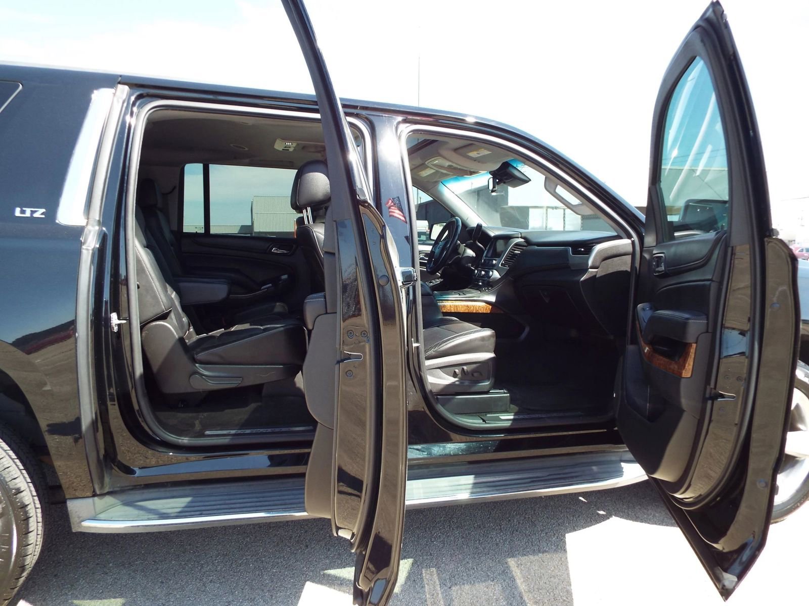 Used 2015 Chevrolet Suburban LTZ image 32