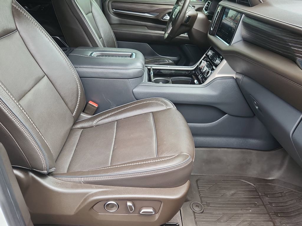 Used 2021 GMC Yukon Denali w/ Denali Premium Package image 18