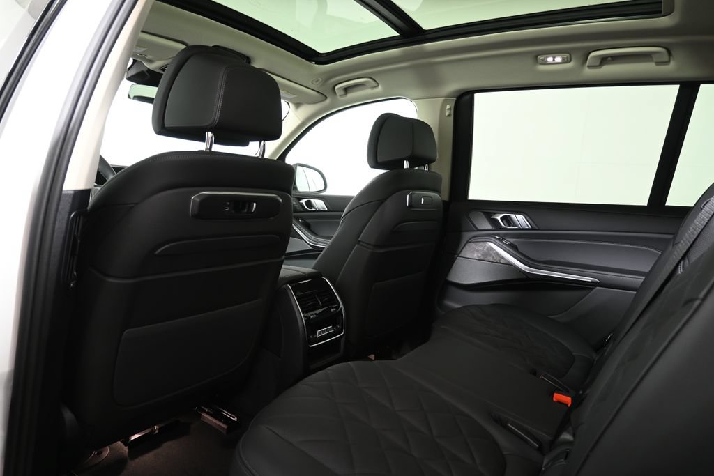 Used 2027 BMW X7 xDrive40i AWD/4WD image 32