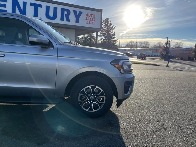 Used 2023 Ford Expedition Max XLT image 19