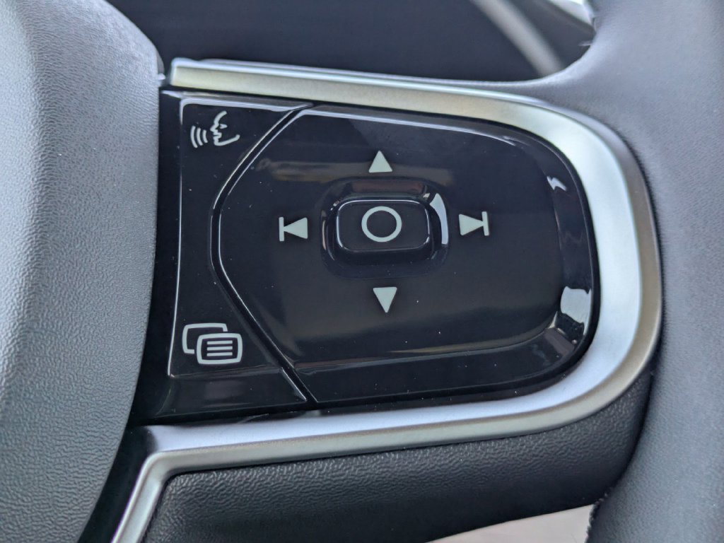 New 2025 Volvo XC90 B6 Core w/ Climate Package AWD/4WD image 28