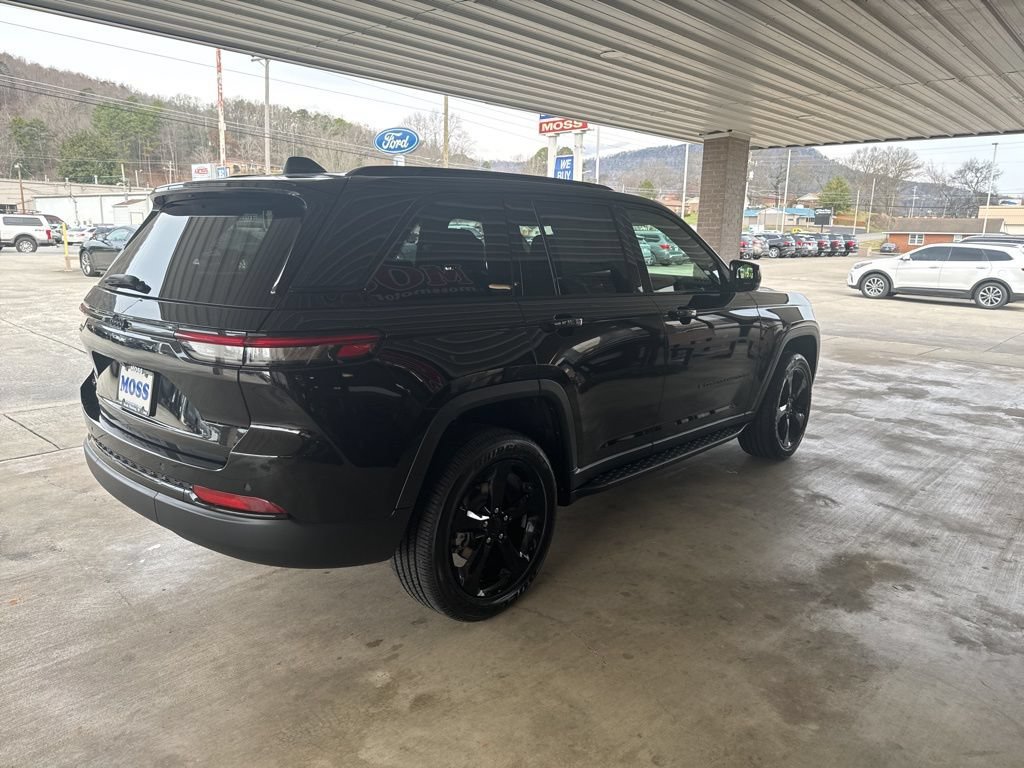 New 2025 Jeep Grand Cherokee 4WD image 4