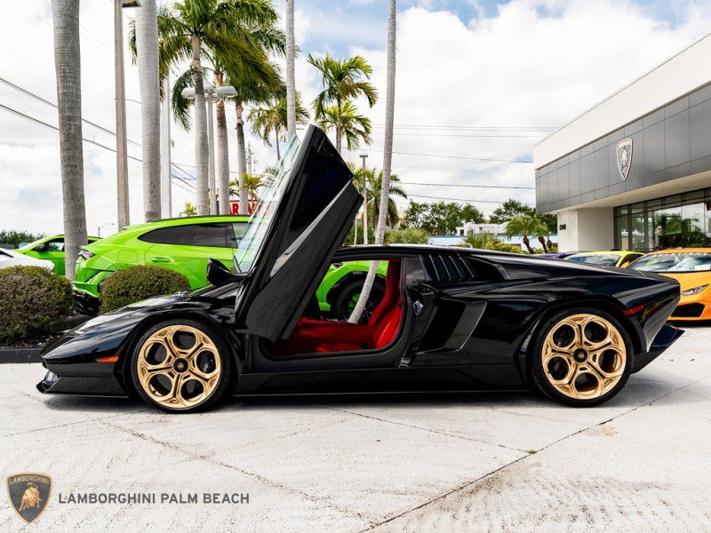 Used 2022 Lamborghini Aventador Countach image 4