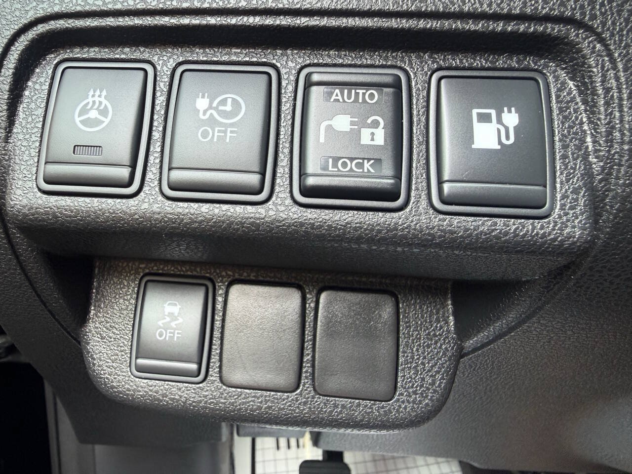 Used 2016 Nissan Leaf SV FWD image 9
