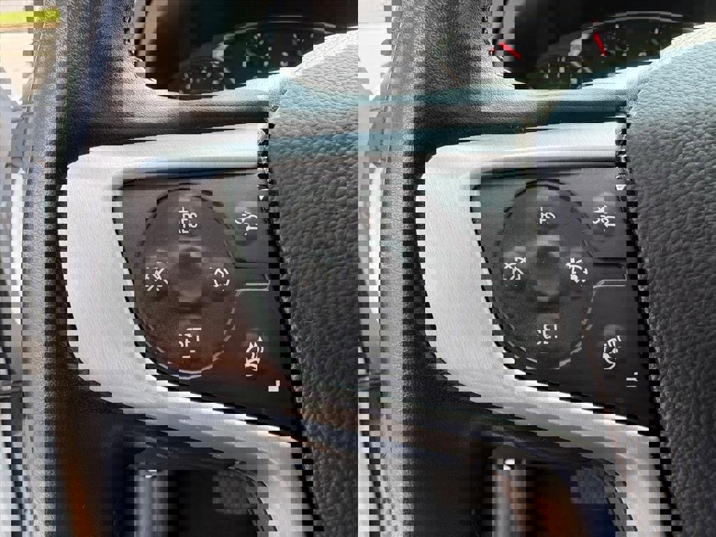 Used 2023 GMC Terrain SLT image 13