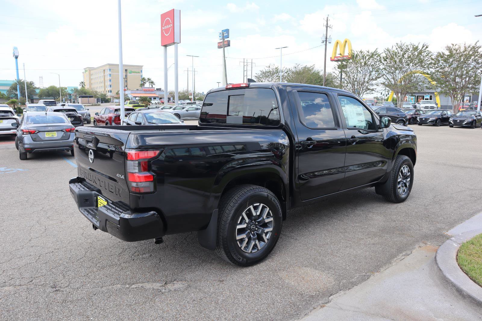 New 2026 Nissan Frontier 4x4 Crew Cab image 12