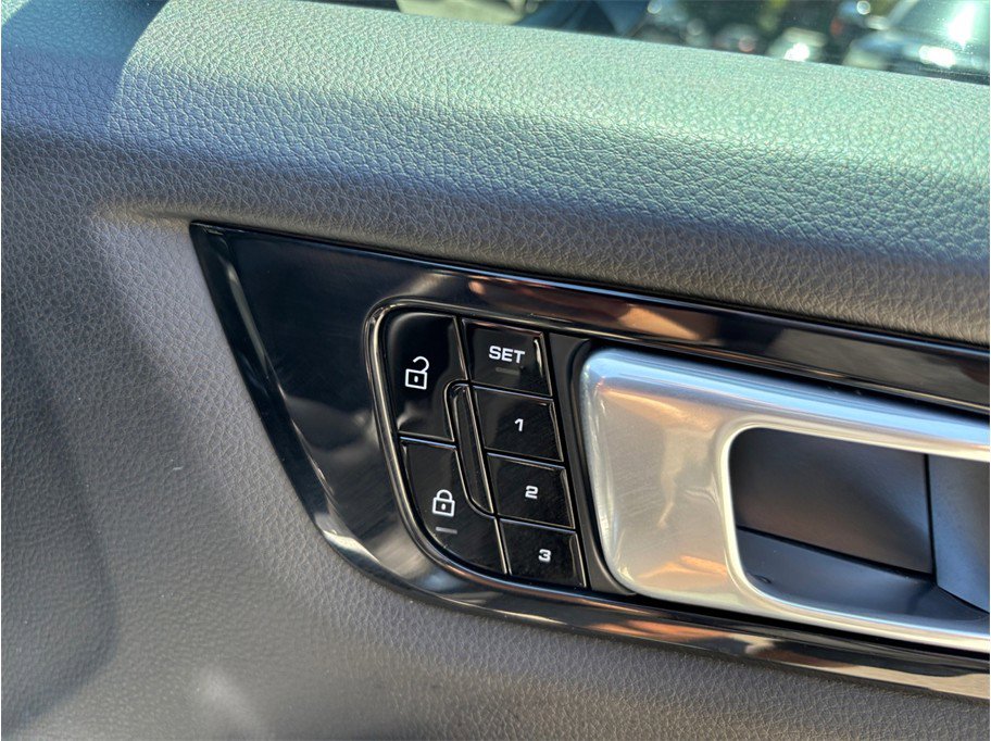 Used 2020 Porsche Cayenne image 50