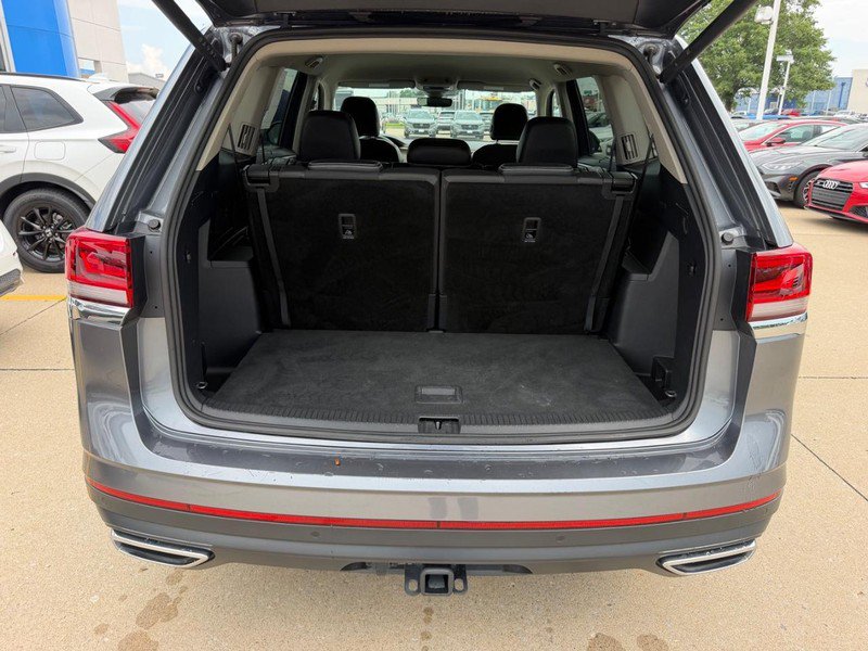 Used 2025 Volkswagen Atlas SE AWD/4WD image 4