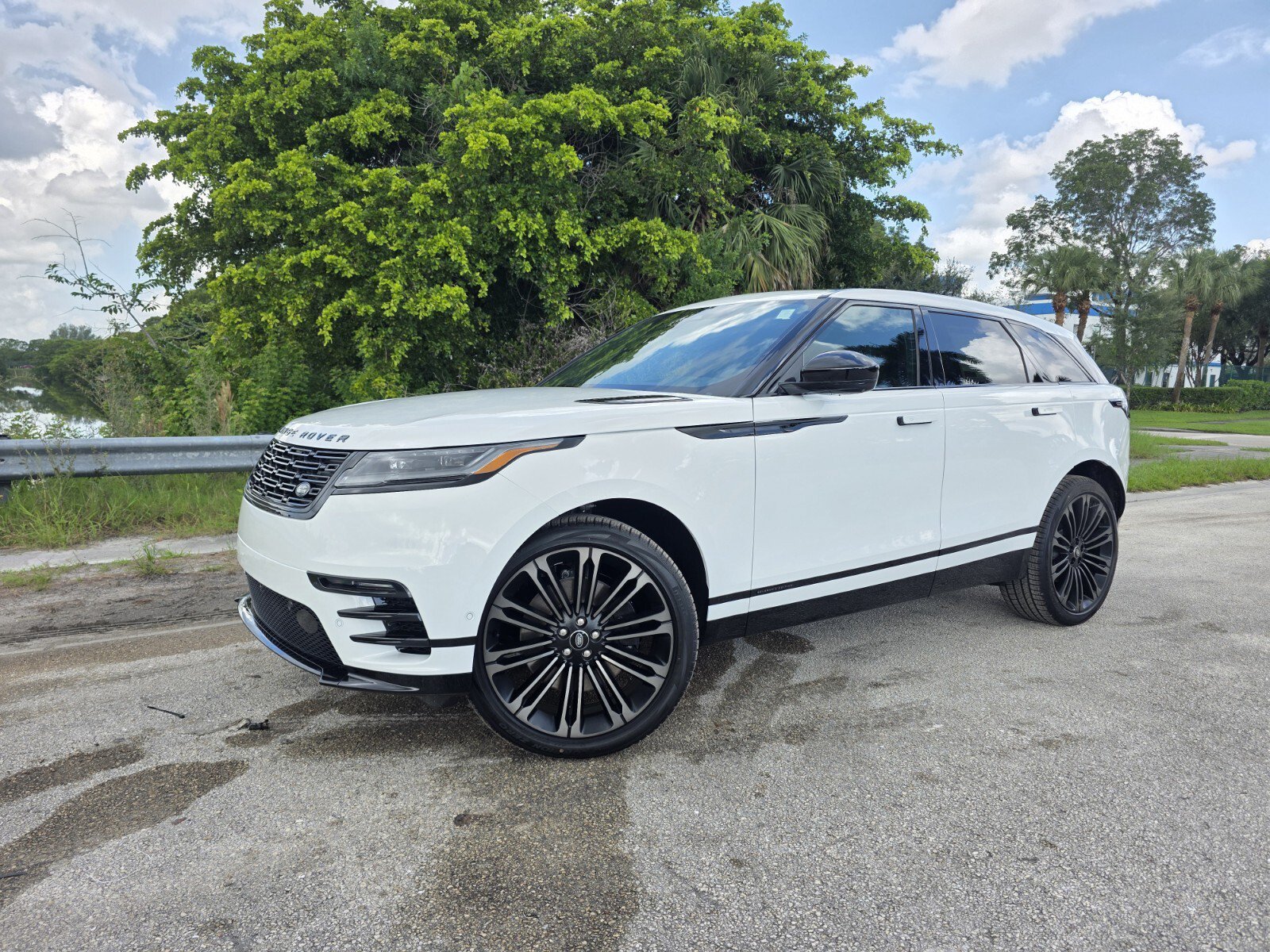 New 2026 Land Rover Range Rover Velar Belgravia AWD/4WD image 1