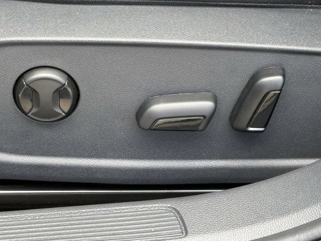 Used 2026 Volkswagen Jetta SE FWD image 24