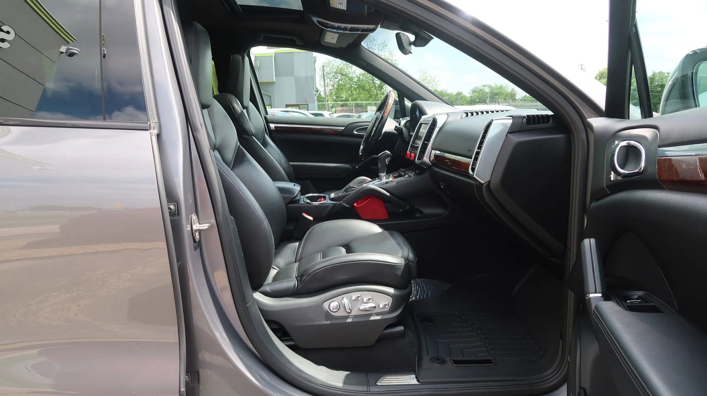 Used 2011 Porsche Cayenne S AWD/4WD image 25