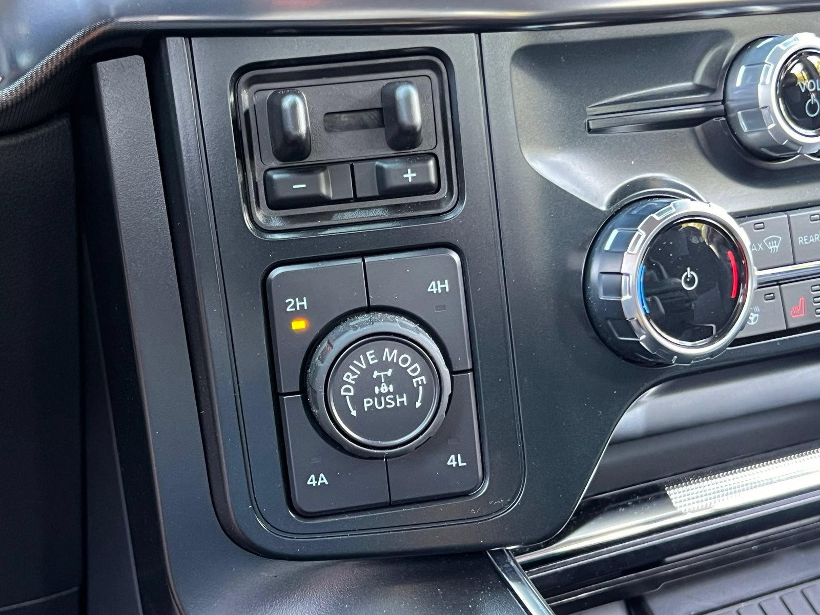 Used 2025 Ford F150 Raptor AWD/4WD image 35