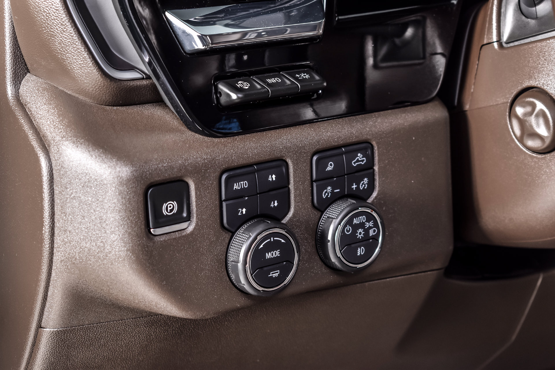 Used 2024 Chevrolet Silverado 1500 LTZ w/ LTZ Premium Package AWD/4WD image 18