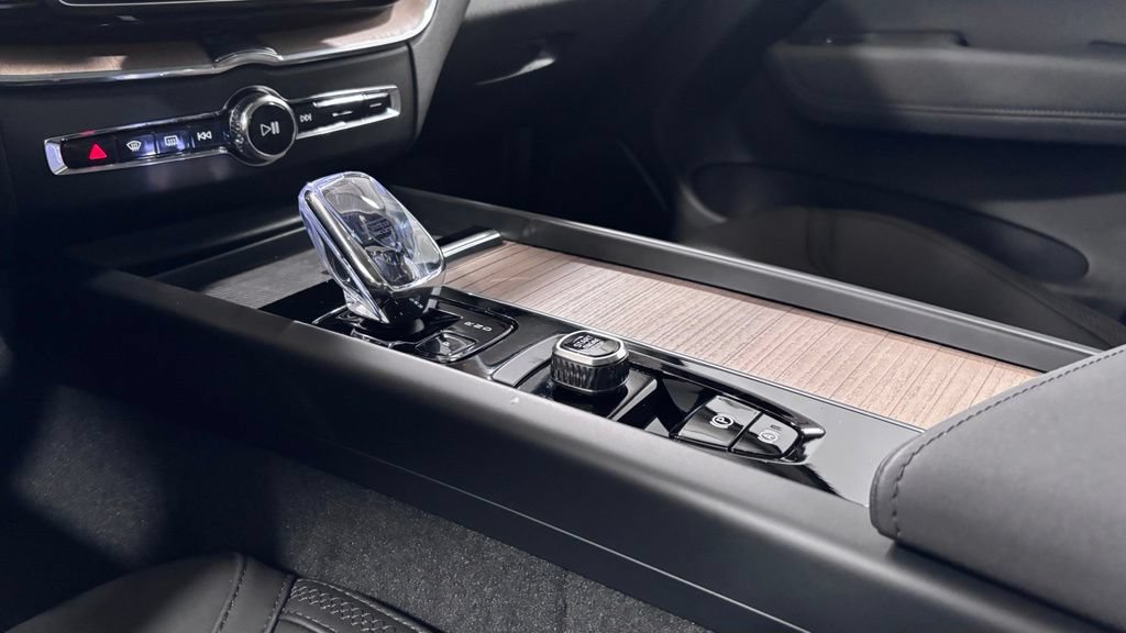 Certified 2026 Volvo XC60 B5 Plus AWD/4WD image 15