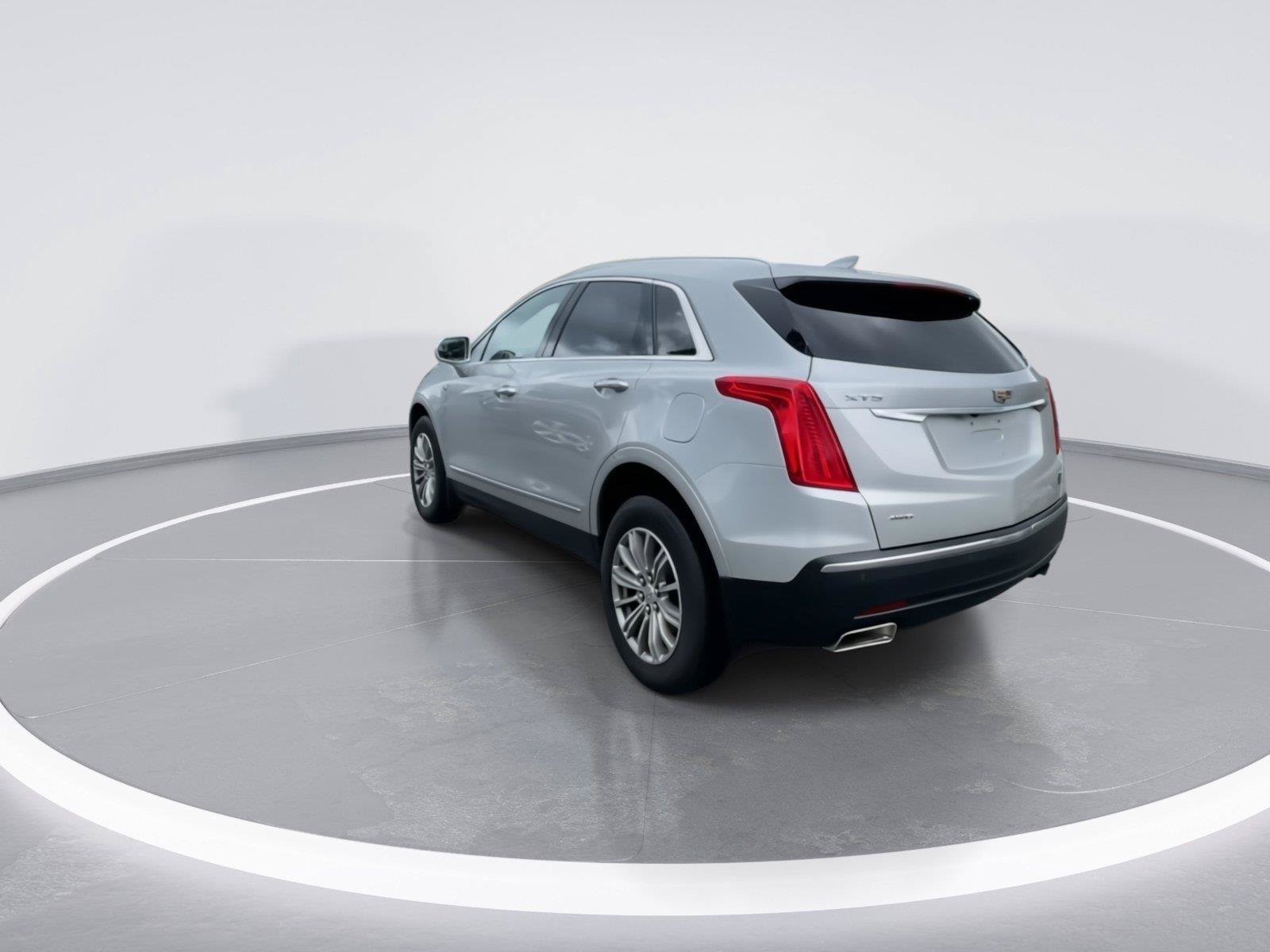 Used 2017 Cadillac XT5 Luxury w/ Driver Awareness Package AWD/4WD image 6